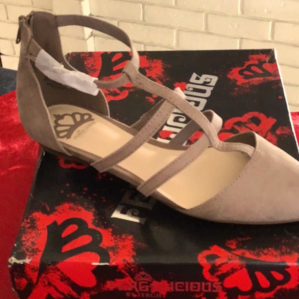 Women’s flats